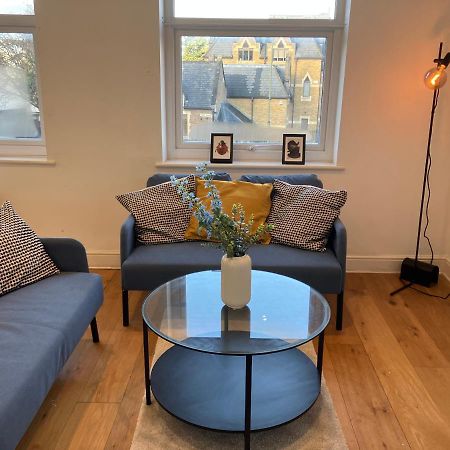 Awesome Refurbished 1 Bed Flat Few Steps To High St ! - 2 East House Apartment Epsom Bagian luar foto