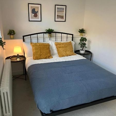 Awesome Refurbished 1 Bed Flat Few Steps To High St ! - 2 East House Apartment Epsom Bagian luar foto