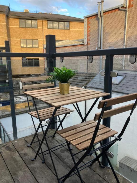 Awesome Refurbished 1 Bed Flat Few Steps To High St ! - 2 East House Apartment Epsom Bagian luar foto
