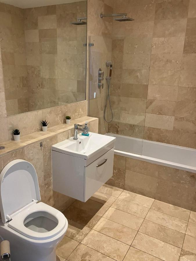 Awesome Refurbished 1 Bed Flat Few Steps To High St ! - 2 East House Apartment Epsom Bagian luar foto